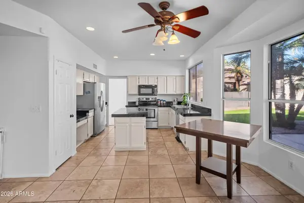 7040 W ORAIBI Drive, Glendale, AZ 85308