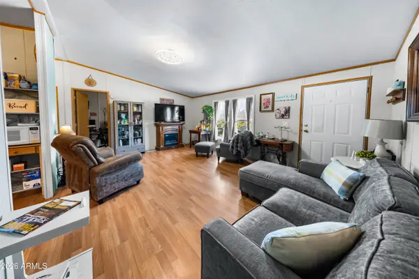 33250 S MELANIE Lane, Black Canyon City, AZ 85324