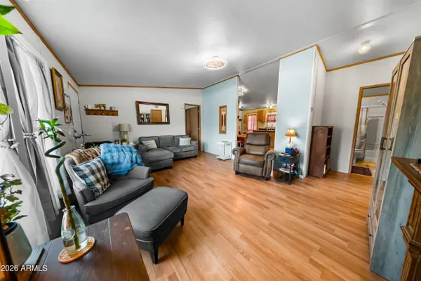 33250 S MELANIE Lane, Black Canyon City, AZ 85324