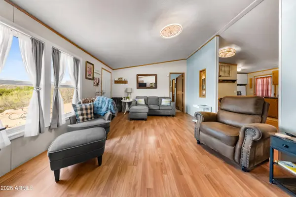 33250 S MELANIE Lane, Black Canyon City, AZ 85324