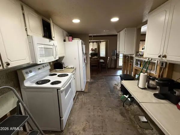 2055 E FAIRFIELD Street, Mesa, AZ 85213