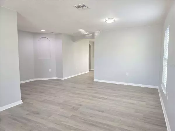 729 CHATHAM WALK DR, Ruskin, FL 33570