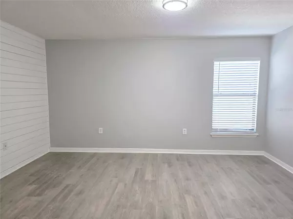 729 CHATHAM WALK DR, Ruskin, FL 33570