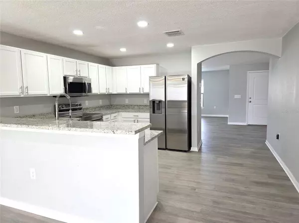 729 CHATHAM WALK DR, Ruskin, FL 33570