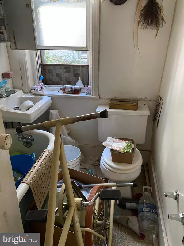 2442 N GARNET ST, Philadelphia, PA 19132