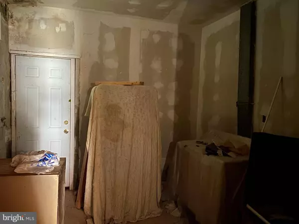 2424 N GARNET ST, Philadelphia, PA 19132