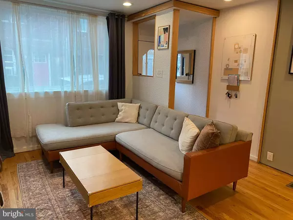 1221 S WARNOCK ST, Philadelphia, PA 19147