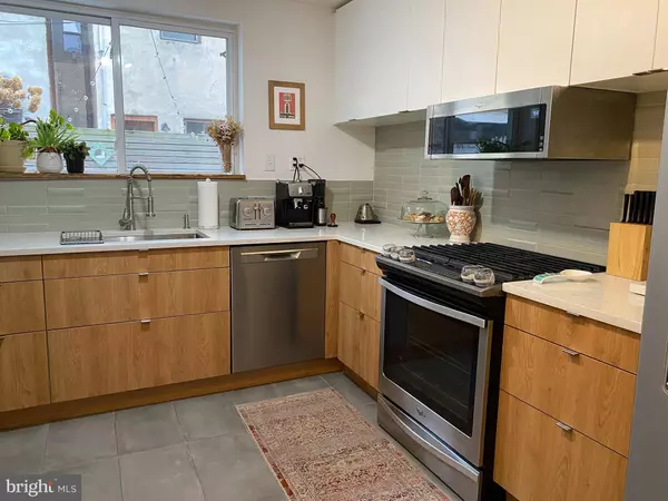 1221 S WARNOCK ST, Philadelphia, PA 19147