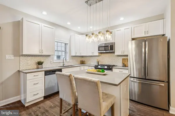 1033 N LEITHGOW ST, Philadelphia, PA 19123