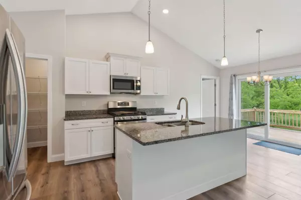 79 Colin's Meadow LN, Alfred, ME 04002