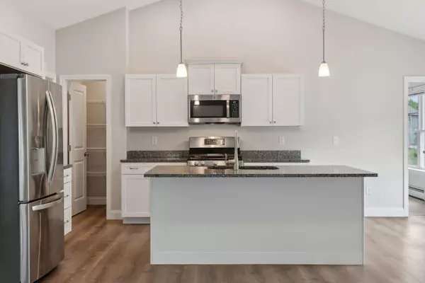 79 Colin's Meadow LN, Alfred, ME 04002