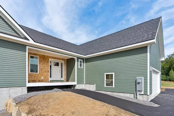 32 Middle Jam RD, Gorham, ME 04038