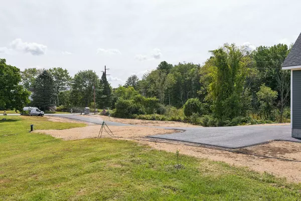 32 Middle Jam RD, Gorham, ME 04038