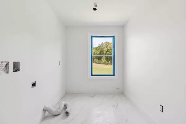 32 Middle Jam RD, Gorham, ME 04038