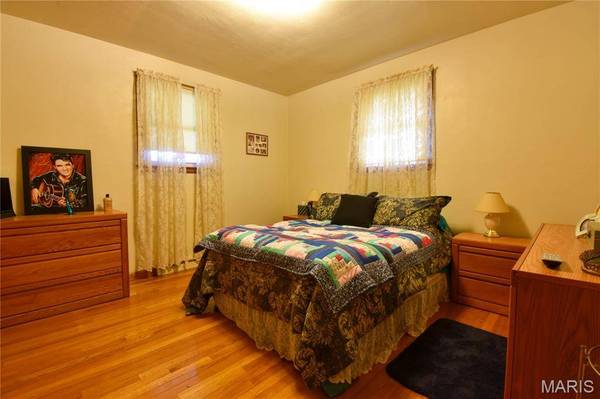 411 S Walnut ST, Mount Olive, IL 62069