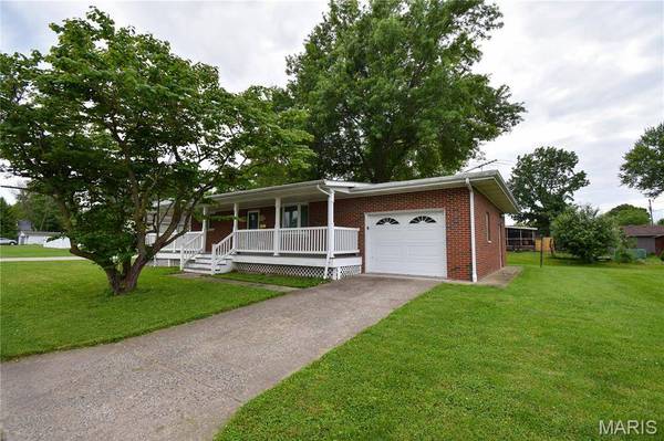 411 S Walnut ST, Mount Olive, IL 62069