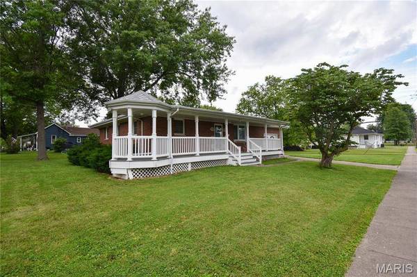 411 S Walnut ST, Mount Olive, IL 62069