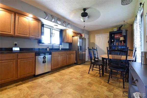 360 Wanda DR, Edwardsville, IL 62025