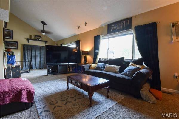 360 Wanda DR, Edwardsville, IL 62025