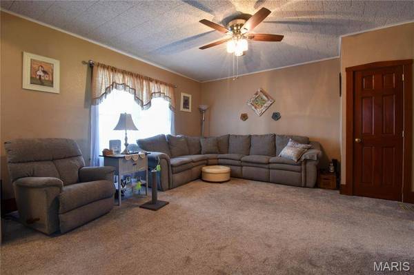 8221 State Route 4, Staunton, IL 62088