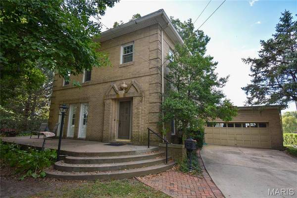 821 N Madison ST, Litchfield, IL 62056