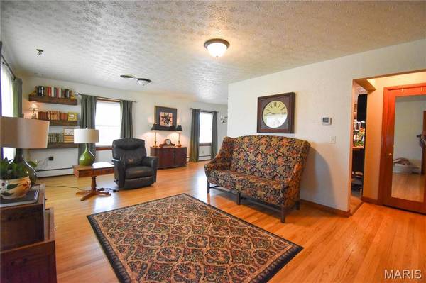 100 N Franklin ST, Bunker Hill, IL 62014