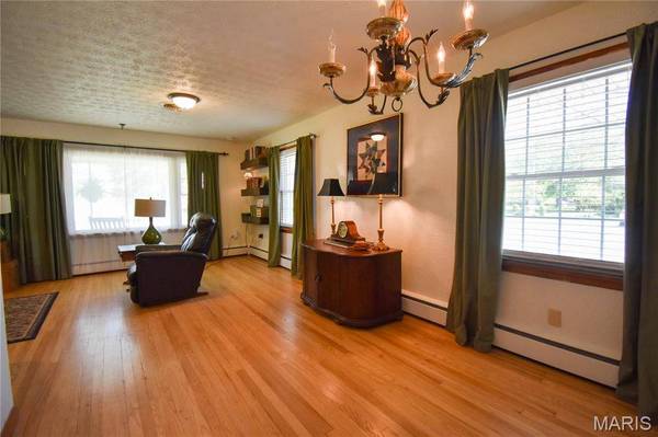 100 N Franklin ST, Bunker Hill, IL 62014