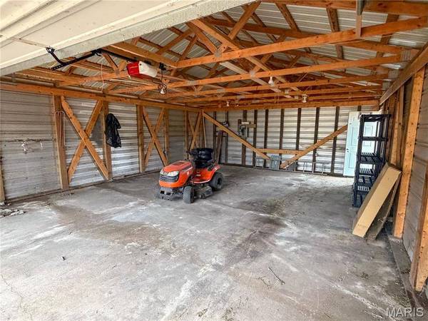 200 EDWARDS ST, Staunton, IL 62088