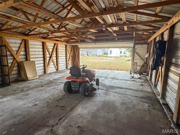 200 EDWARDS ST, Staunton, IL 62088