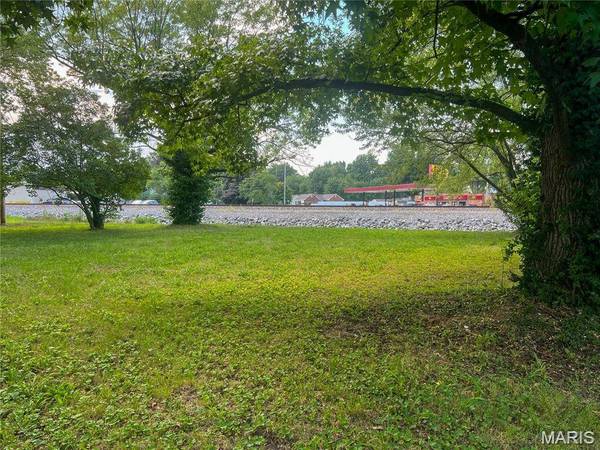 200 EDWARDS ST, Staunton, IL 62088