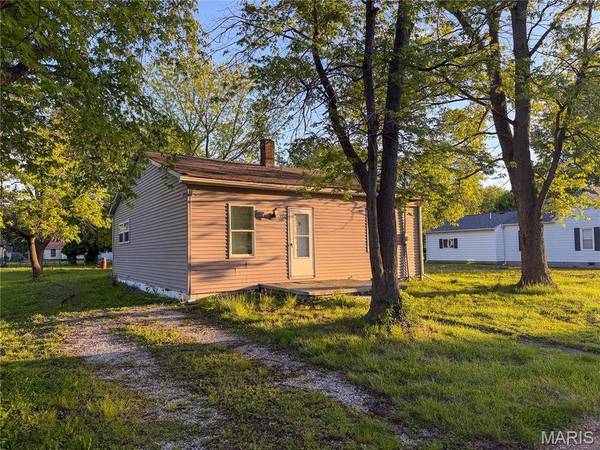 305 Mine RD, Sawyerville, IL 62085