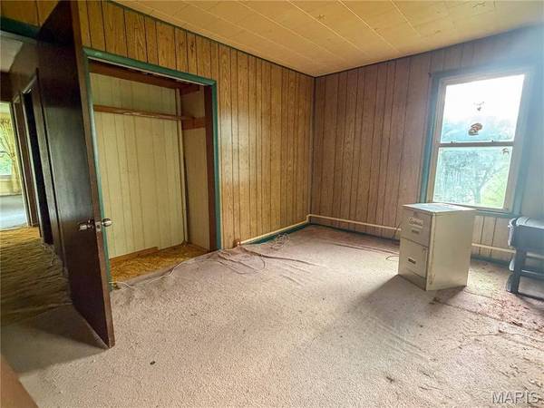 115 Rose LN, Shipman, IL 62685