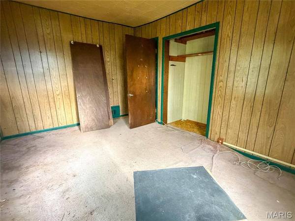 115 Rose LN, Shipman, IL 62685