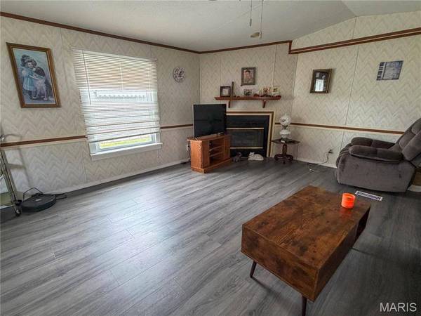 22574 Lake Westside LN, Jerseyville, IL 62052