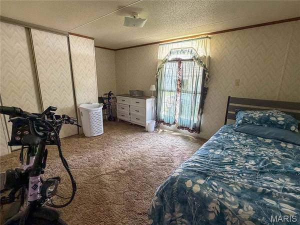 22574 Lake Westside LN, Jerseyville, IL 62052