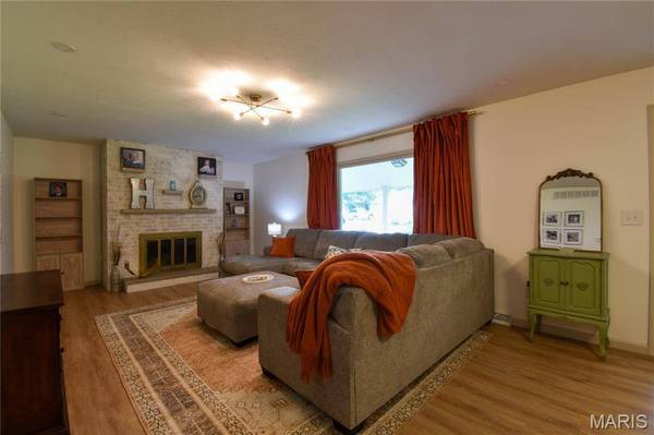 1227 W Henry ST, Staunton, IL 62088