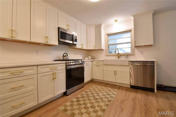 1227 W Henry ST, Staunton, IL 62088