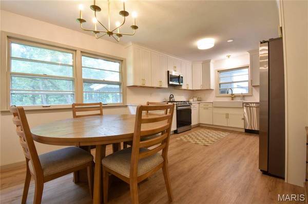 1227 W Henry ST, Staunton, IL 62088