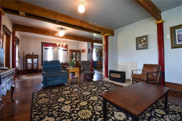 8975 State Route 4, Staunton, IL 62088