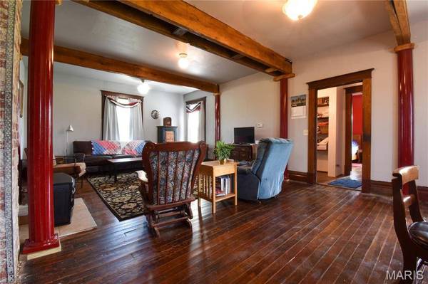 8975 State Route 4, Staunton, IL 62088