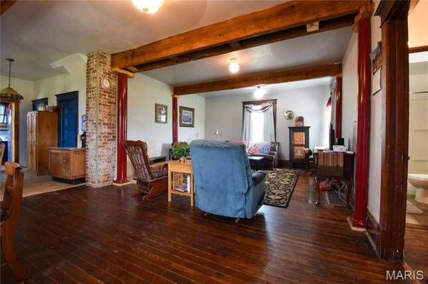 8975 State Route 4, Staunton, IL 62088
