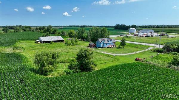 8975 State Route 4, Staunton, IL 62088
