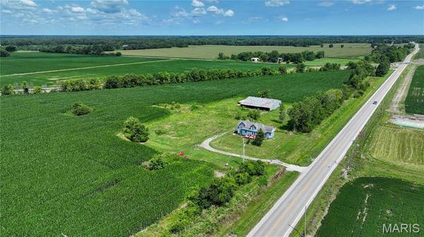 8975 State Route 4, Staunton, IL 62088