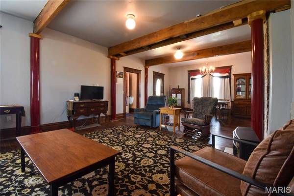 8975 State Route 4, Staunton, IL 62088