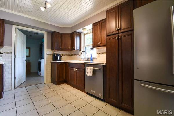 310 W Mill ST, Staunton, IL 62088