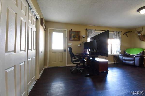 310 W Mill ST, Staunton, IL 62088