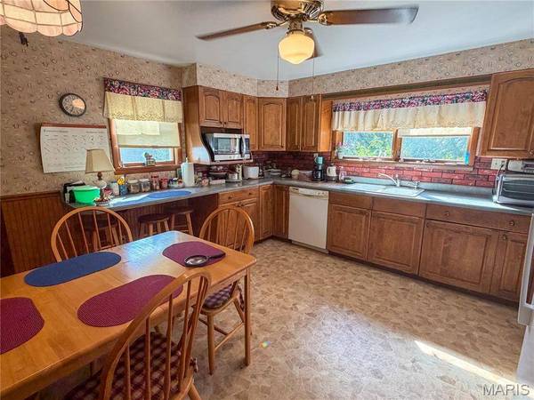 100 Fisher AVE, Sawyerville, IL 62085