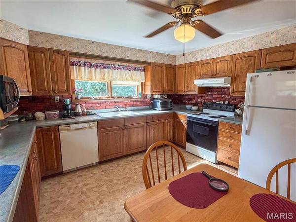 100 Fisher AVE, Sawyerville, IL 62085