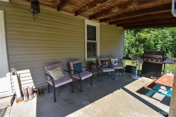 15275 Shipman RD, Carlinville, IL 62626