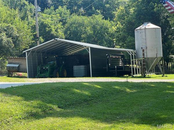 15275 Shipman RD, Carlinville, IL 62626